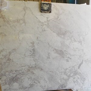 Calacatta Lucina Polírozott márvány méretre vágott tábla, 3 cm - Speciális projektek tétele