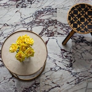 Arabescato Violet Polírozott márvány 61 x 30.5 x 1 cm (áttetsző)