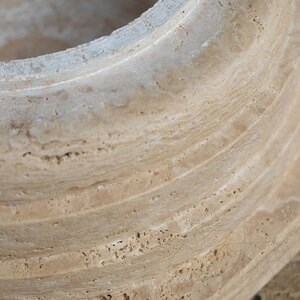 Romano Classic Riven travertin oszlopalapzat, 60 x 60 x 20 cm