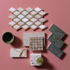 Bézs márvány és sárga labirintus travertin polírozott mozaik, 30,5 x 30,5 cm