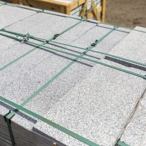Bianco Sardo Gránit szegélykő, ferde 1 L,  20 x 25 x 50 cm