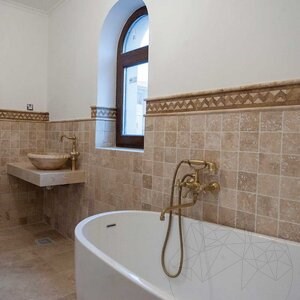 Noce & Classic Tumbled Travertine B8 Border