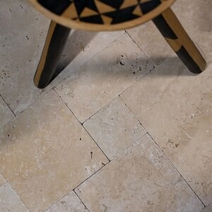 Klasszikus keresztbe vágott bukdácsolt travertin mini francia mintás készlet, 1 cm