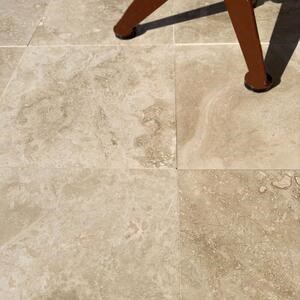 Klasszikus polírozott PREMIUM Travertin Vakolt 30,5 x 30,5 x 1,2 cm 