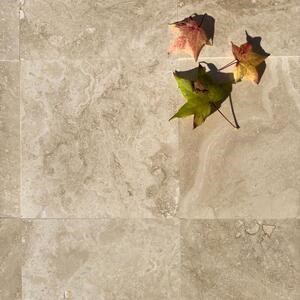 Klasszikus polírozott PREMIUM Travertin Vakolt 30,5 x 30,5 x 1,2 cm 