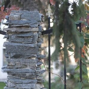 Kavala Kavala 3D csíkok | Dekoratív kő függőleges burkolatokhoz, kültéri-belső (10-12/pallet)