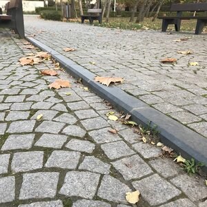 Antracit gránit szegélykő, ferdítés 1L - 2 cm, 20 x 25 x 50 cm