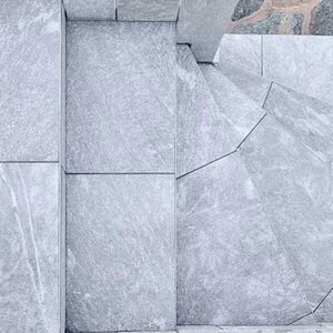 Szintezett kő L'ALTRA PIETRA Colosseo Silvergrau, 60 X 60 X 2 cm, R11 - Csúszásmentes kültéri használatra