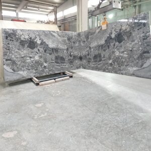 Grigio Superiore keresztbe vágott csiszolt márványlap, 2 cm