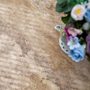 Latte travertin kávéautográf asztal