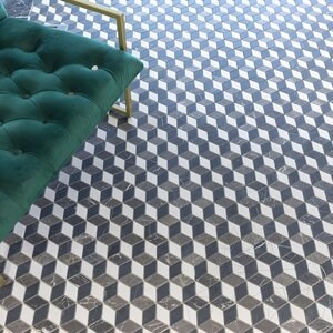 Bianco Carrara, Kleopátra, Nero Marquina Mix Cube Design Honed Marble Mosaic, Becsiszolt márvány mozaik
