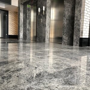 Tundra szürke polírozott márvány, 61 x 61 x 1.1 cm