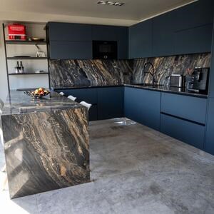 Nero Picasso Csiszolt márványlap, 2 cm