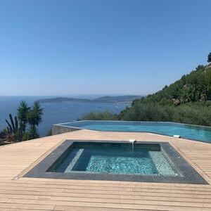 Nero Riven Slate + 1 hossz Bullnose, 60 x 40 x 3 cm