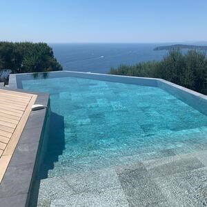 Nero Riven Slate + 1 hossz Bullnose, 60 x 40 x 3 cm