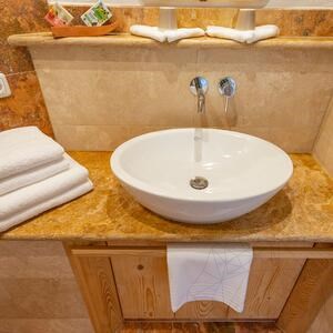 Barack keresztmetszetű csiszolt travertin méretre vágott tábla, 2 cm