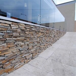 Slate Homa 3D Strips | Dekoratív kő függőleges burkolatokhoz, kültér-belső (10-12/pallet)