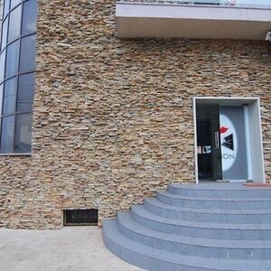 Slate Homa 3D Strips | Dekoratív kő függőleges burkolatokhoz, kültér-belső (10-12/pallet)