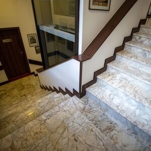 Különleges darabok Arabescato Oro csiszolt márvány, 2 cm - Különleges projektek