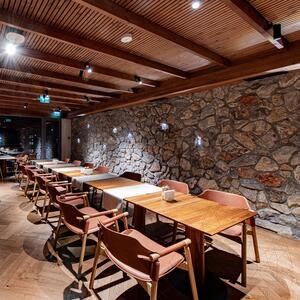 Rock Face Akron Poligonal márvány