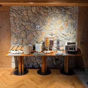 Rock Face Akron Poligonal márvány