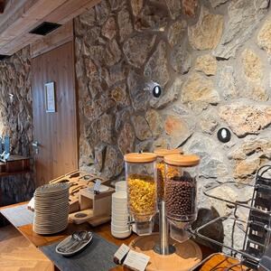 Rock Face Akron Poligonal márvány