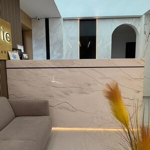 Vörös erezetű csiszolt márványlap, 2 cm