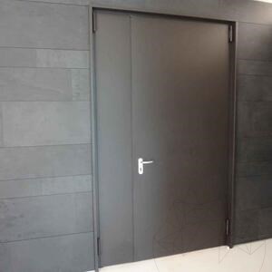 Rugalmas pala SKIN - Black Slate, 122 x 61 cm