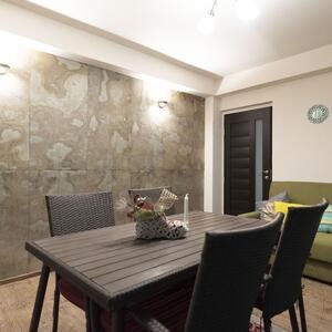 Rugalmas Slate SKIN Ultra-Flex 2mm - Tan, 122x61 cm | Kő falakhoz, bútorokhoz, homlokzatokhoz és nedves