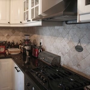 Classic Cross Cut Tumbled Travertin, 10 x 10 x 1 cm - Economy