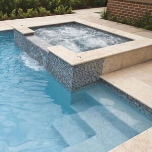 Classic Cross Cut Brushed + Bullnose 1L Travertin, 61 x 30.5 x 3 cm, Lépcső és medencetakaró