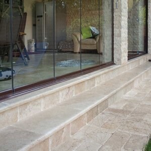 Classic Cross Cut Brushed + Bullnose 1L Travertin, 61 x 30.5 x 3 cm, Lépcső és medencetakaró
