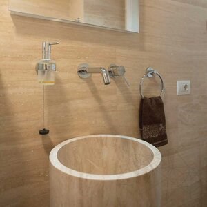 Classic Wave Cut csiszolt travertin, 61 x 30.5 x 1.2 cm