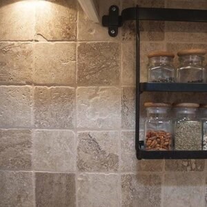 Latte Tumbled PREMIUM travertin, 10 x 10 x 1.2 cm