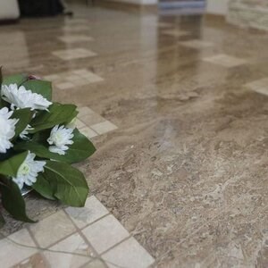 Latte csiszolt PREMIUM travertin, 61 x 30.5 x 1.2 cm