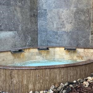 Latte Travertin M2 díszléc, 2 x 2 x 30.5 cm