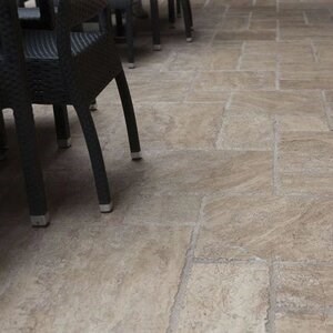 Latte Brushed & Chiseled Edge PREMIUM travertin francia mintás készlet, 3 cm