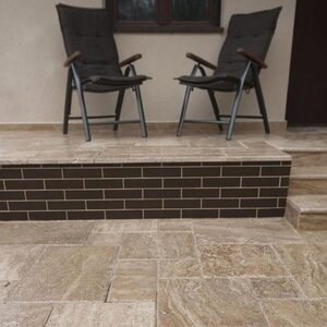 Latte Brushed & Chiseled Edge PREMIUM travertin francia mintás készlet, 3 cm