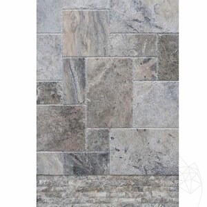 Ezüst keresztmetszetű csiszolt és vésett szélű travertin francia mintás készlet, 3 cm