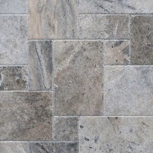 Ezüst keresztmetszetű csiszolt és vésett szélű travertin francia mintás készlet, 3 cm