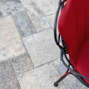 Ezüst keresztmetszetű csiszolt és vésett szélű travertin francia mintás készlet, 3 cm