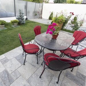 Ezüst keresztmetszetű csiszolt és vésett szélű travertin francia mintás készlet, 3 cm