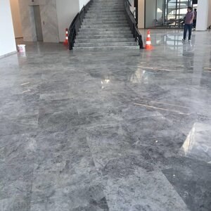 Tundra szürke polírozott márvány, 61 x 61 x 1.1 cm