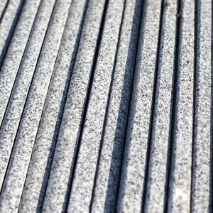 Bianco Sardo homokfúvott gránit méretre vágott tábla, 2 cm - Különleges projektek tétele
