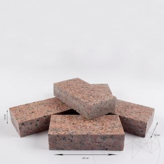 Juharvörös 4 oldalas vágott gránit térkő, 10 x 20 x 5 cm
