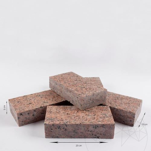 Juharvörös 4 oldalas vágott gránit térkő, 10 x 20 x 5 cm