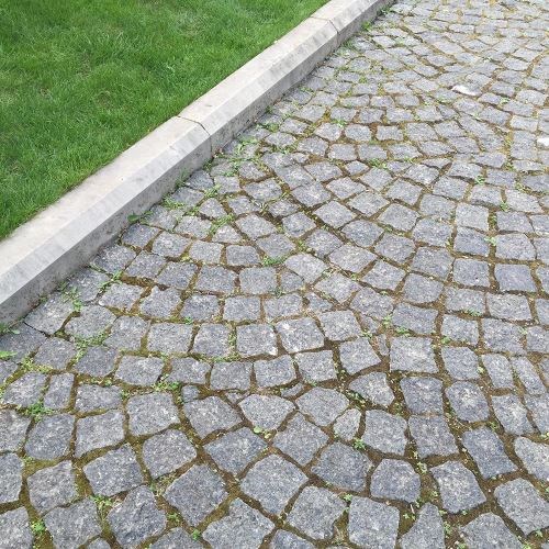 Antracit Splitface gránit macskakő, 5 x 5 x 5 cm, 1 tonna = 7-8 m2