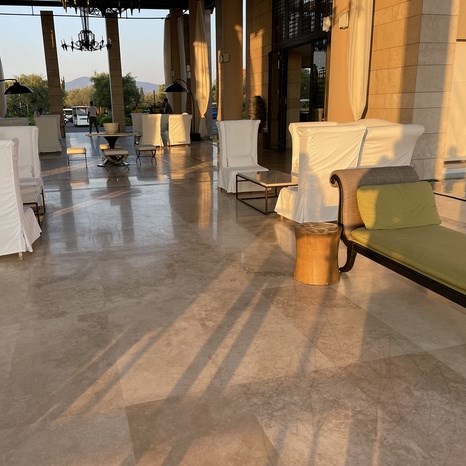 Classic PREMIUM Cross Cut csiszolt travertin, 122 x 61 x 1.2 cm