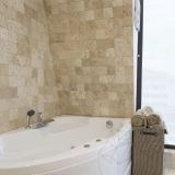 Classic Cross Cut Tumbled Travertin, 10 x 10 x 1 cm - Economy