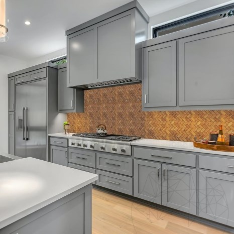 Barack csiszolt travertin heringbone mozaik, 2.5 x 5 cm